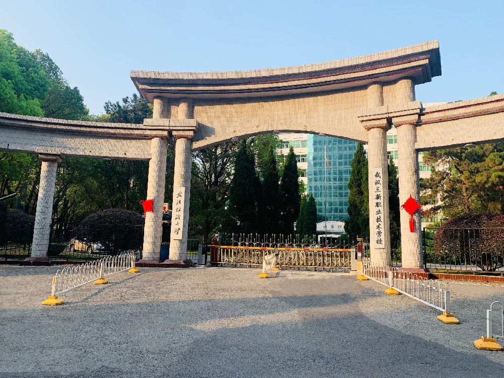 学校大门